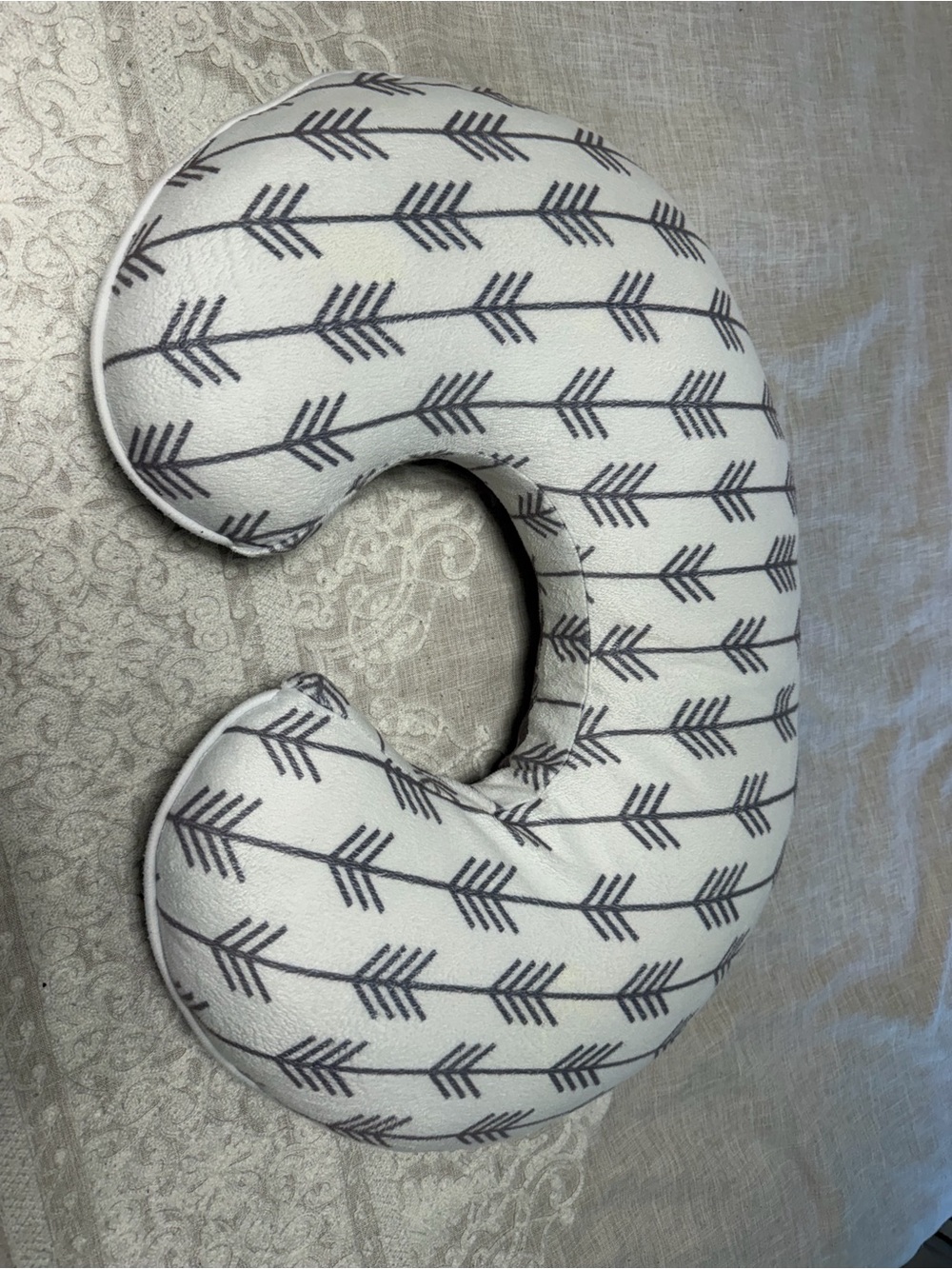 Arrow cover boppy pillow - Gray on White